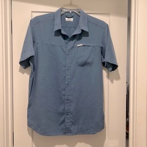 Columbia shirt sleeve shirt in size Medium